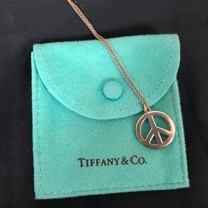 Tiffany silver peace necklace!! ☮️💙